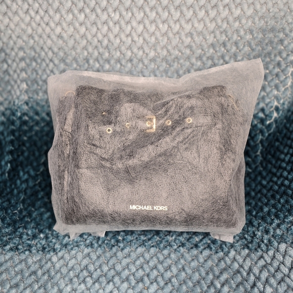 Michael Kors Emilia Small Satchel - Picture 13 of 13